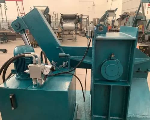 Tesoura hidráulica para sucata: eficiente para a indústria e reciclagem